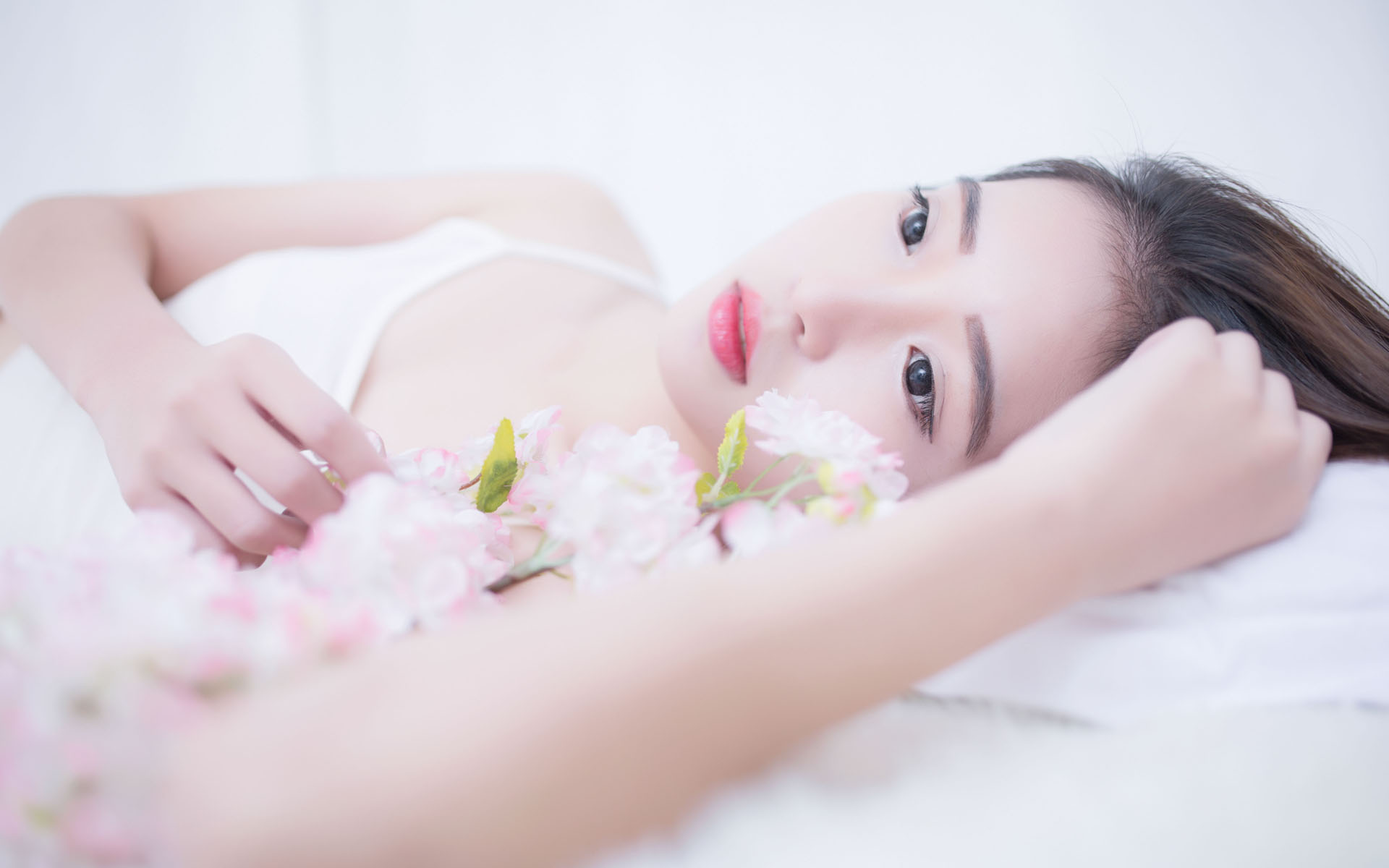 穿戈壁 越冻土 跨海洋 中国高铁驰骋多样环境